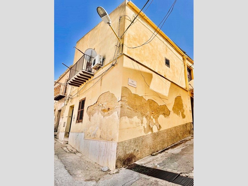 Quadrilocale in Vendita a Agrigento, 27'000€, 70 m²