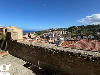 Casa Indipendente in Vendita a Patti, 30'000€, 130 m²