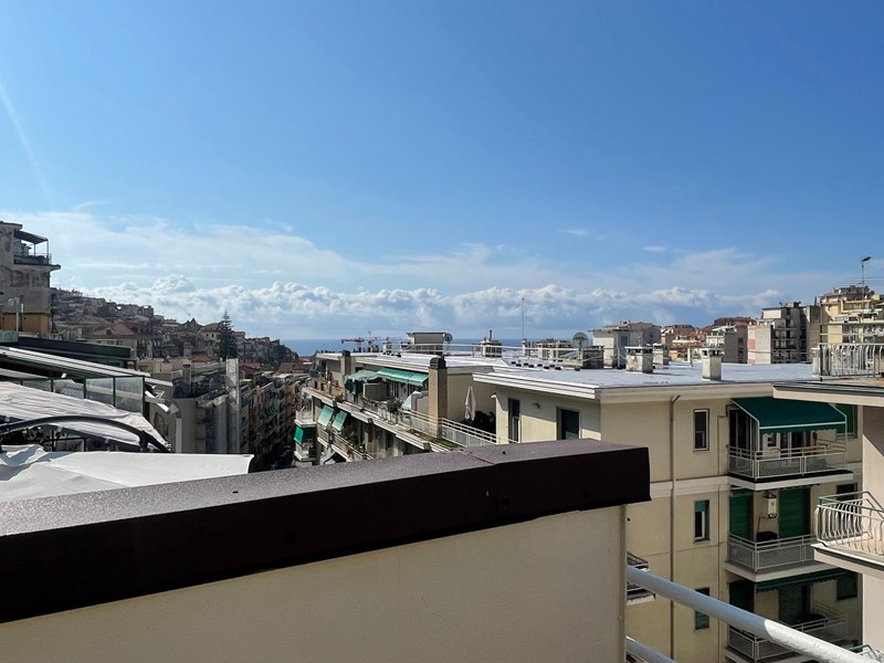 Attico in Vendita a Sanremo, 250'000€, 100 m², arredato