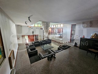Villa in Vendita a Rovato, 560'000€, 517 m²