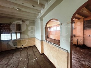 Negozio in Vendita a Paderno Franciacorta, 98'000€, 242 m²