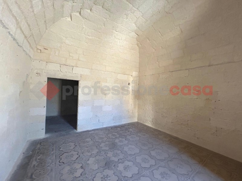 Casa Indipendente in Vendita a Poggiardo, 49'000€, 169 m²