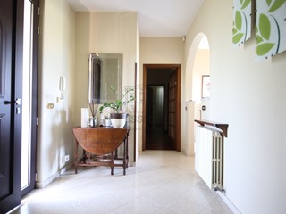 Villa in Vendita a Capannori, 520'000&euro;, 290 m², con Box