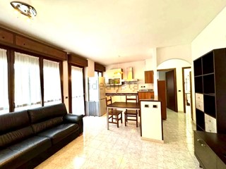 Trilocale in Vendita a Sarzana, zona Sarzanello, 130'000€, 50 m², arredato