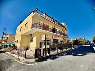 Immobile commerciale in Vendita a Guidonia Montecelio, zona Collefiorito, 120'000€, 90 m²