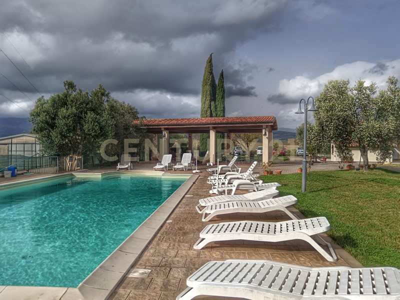 Casa Indipendente in Vendita a Piancastagnaio, 930'000€, 2300 m², arredato