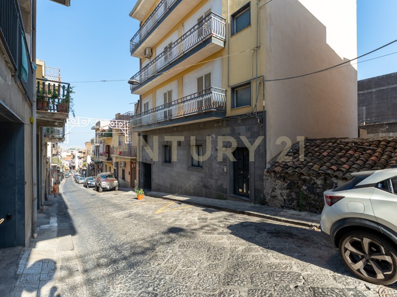 Casa Semi Indipendente in Vendita a Misterbianco, 650'000€, 600 m², con Box