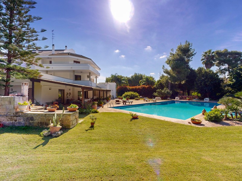 Casa Indipendente in Vendita a Lecce, 1'300'000€, 875 m², con Box