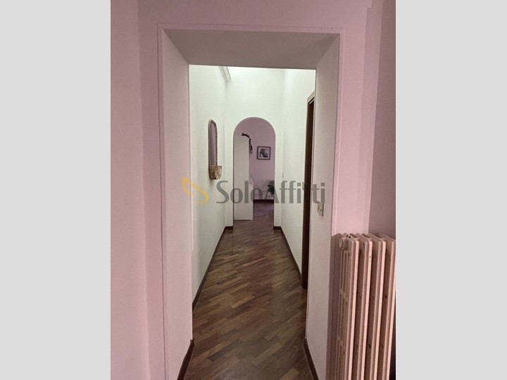 Trilocale in Affitto a Firenze, zona Centro Storico, 1'200€, 68 m², arredato
