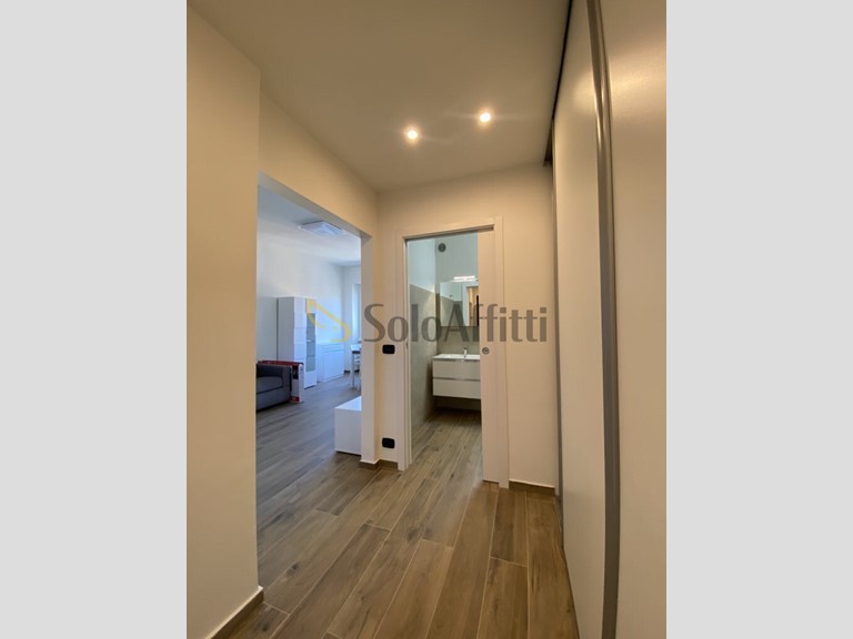 Monolocale in Affitto a Milano, zona Forze Armate - Lorenteggio, 925&euro;, 35 m², arredato