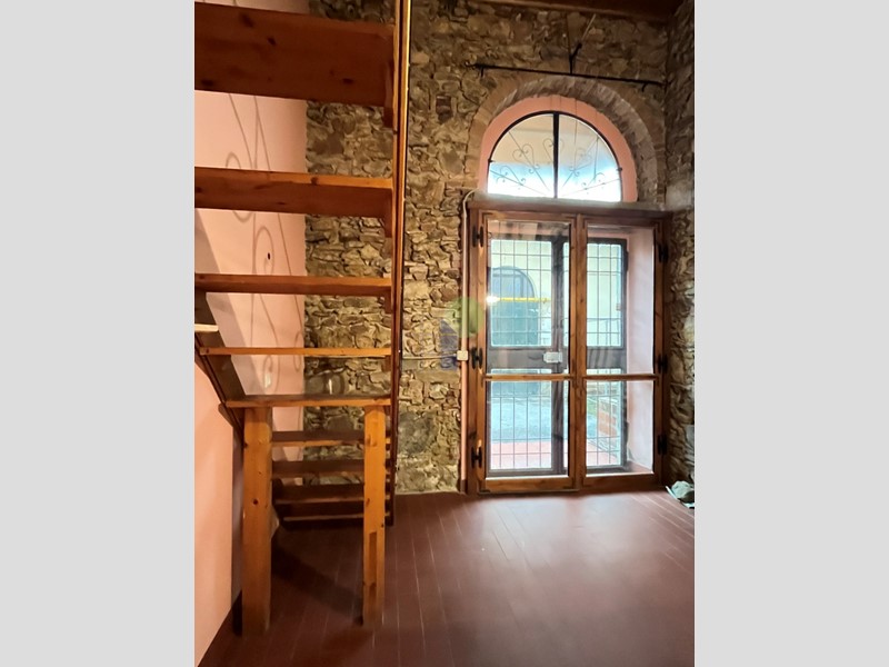 Magazzino in Affitto a Livorno, zona San Marco, 500&euro;, 110 m²