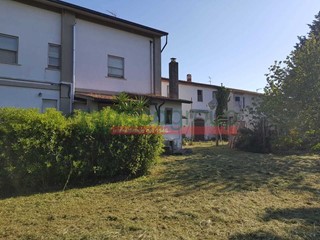 Casa Semi Indipendente in Vendita a Collesalvetti, zona Parrana San Martino, 220'000&euro;, 110 m²