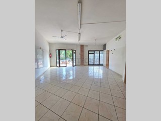 Immobile commerciale in Affitto a Mercato San Severino, zona S. Vincenzo, 800&euro;, 70 m²