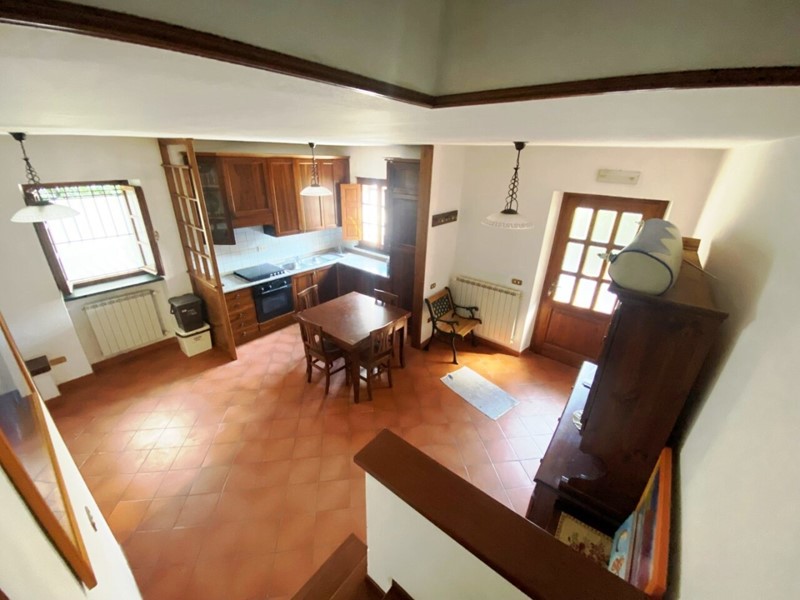 Casa Indipendente in Affitto a Castelnuovo Magra, zona Palvotrisia, 800€, 105 m², arredato