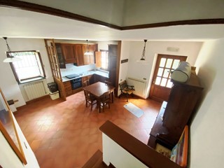Casa Indipendente in Affitto a Castelnuovo Magra, zona Palvotrisia, 800€, 105 m², arredato