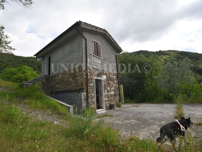 Rustico in Vendita a Fosdinovo, 80'000€, 35 m²