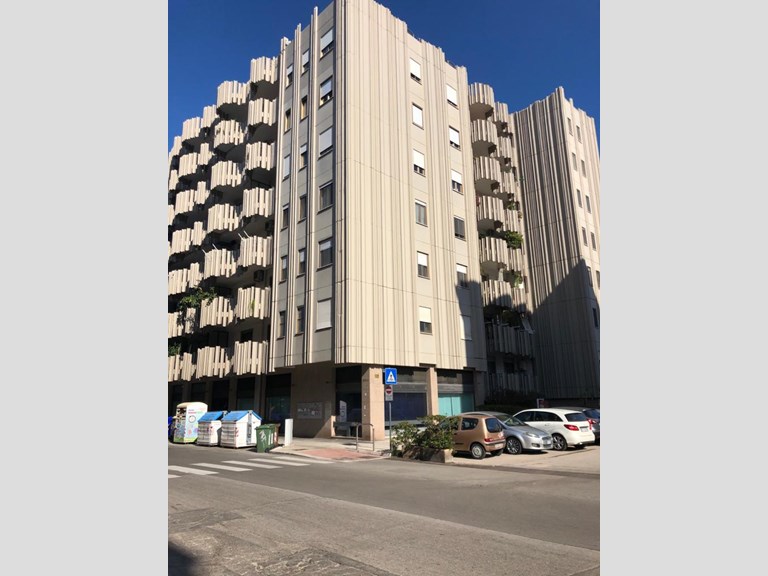 Quadrilocale in Affitto a Bari, zona San Pasquale, 1'250€, 125 m², arredato