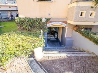 Ufficio in Affitto a Olginate, 650€, 100 m²