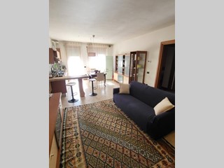 Appartamento in Affitto a Thiene, 800€, 125 m²