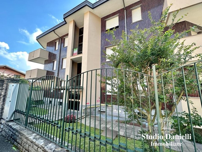 Trilocale in Affitto a Carate Brianza, 800&euro;, 90 m²