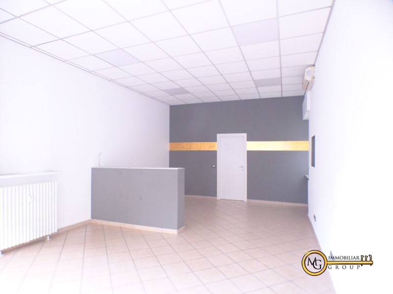 Ufficio in Affitto a Melzo, 1'000€, 70 m²