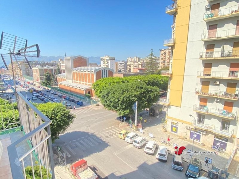 Trilocale in Vendita a Palermo, 230'000€, 145 m²