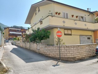 Villa in Vendita a Bussi sul Tirino, 155'000€, 215 m²