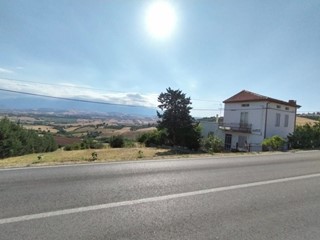 Villa in Vendita a Castel Frentano, 140'000€, 364 m²