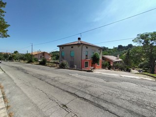 Villa in Vendita a Castel Frentano, 130'000€, 250 m²