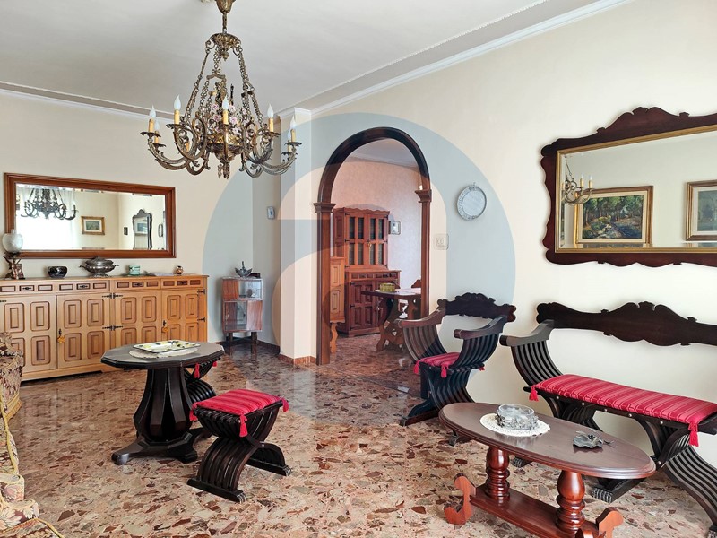 Appartamento in Vendita a Bari, 154'000&euro;, 140 m²