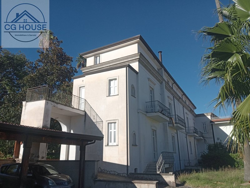 Villa in Vendita a Lauro, 205'000&euro;, 1180 m²