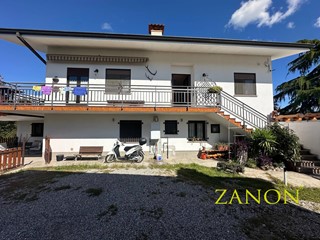 Casa Semi Indipendente in Vendita a Savogna d'Isonzo, 350'000€, 298 m²