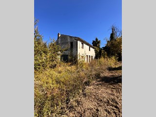 Casa Indipendente in Vendita a Montegiorgio, 90'000€, 300 m²