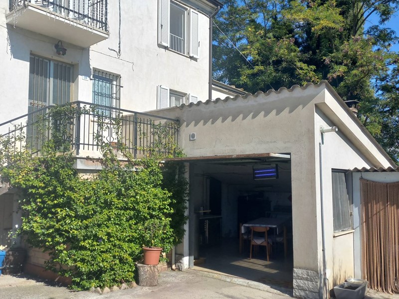 Casa Semi Indipendente in Vendita a Falerone, 160'000€, 120 m²