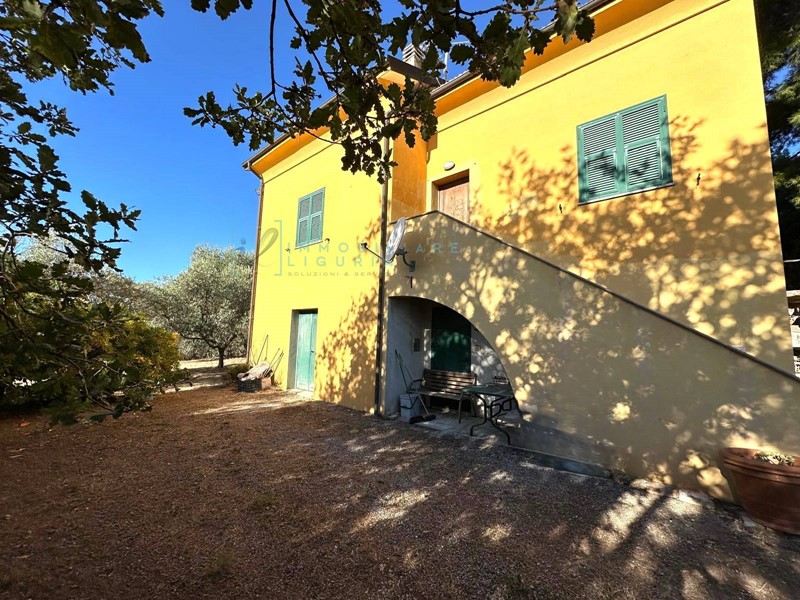 Villa in Vendita a Arnasco, 220'000€, 57 m²