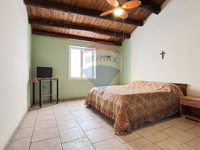 Casa Indipendente in Vendita a Cinisi, 70'000€, 140 m²