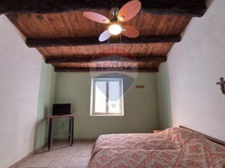 Casa Indipendente in Vendita a Cinisi, 70'000€, 140 m²