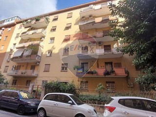 Appartamento in Vendita a Palermo, 340'000€, 179 m²