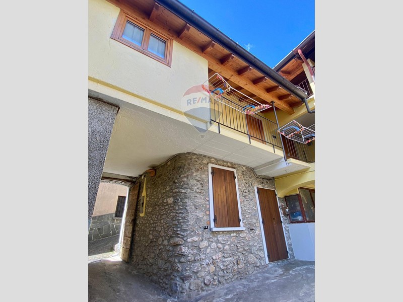 Casa Semi Indipendente in Vendita a Taceno, 83'000€, 157 m²