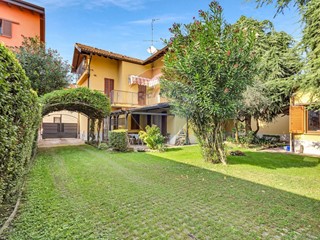 Villa in Vendita a Melzo, 645'000€, 286 m²