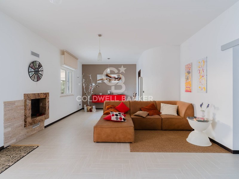 Villa in Vendita a Ruvo di Puglia, 599'000&euro;, 250 m², con Box