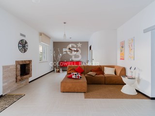 Villa in Vendita a Ruvo di Puglia, 599'000&euro;, 250 m², con Box