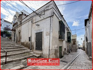 Immobile commerciale in Vendita a Canosa di Puglia, 35'000€, 70 m²