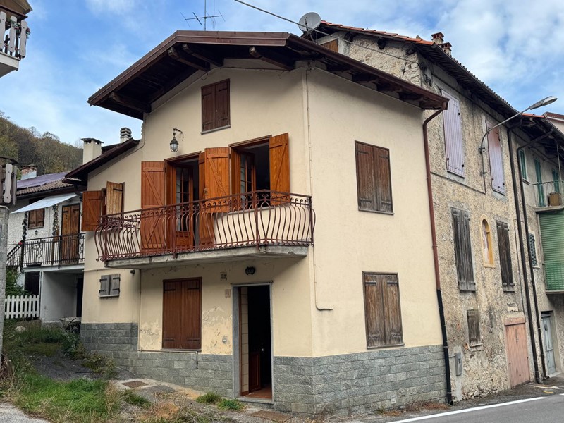 Casa Semi Indipendente in Vendita a Frabosa Sottana, 33'000€, 140 m²