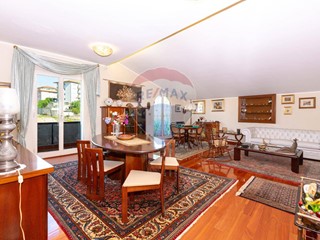 Appartamento in Vendita a Aci Castello, 425'000€, 296 m²