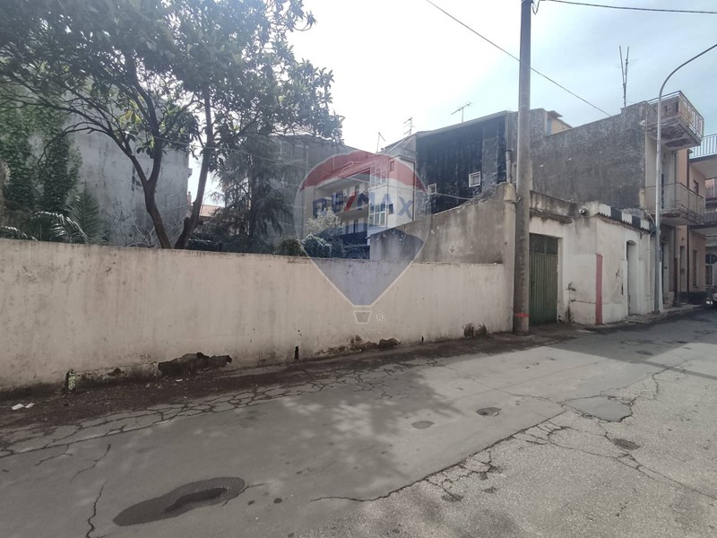 Casa Indipendente in Vendita a Belpasso, 80'000€, 103 m²