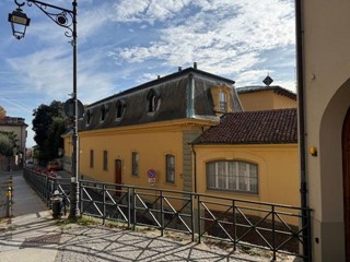 Appartamento in Affitto a Moncalieri, 1'400&euro;, 250 m²