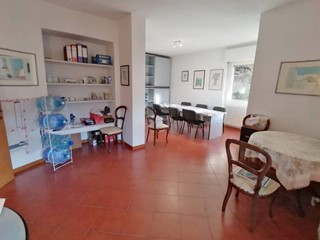 Ufficio in Affitto a Vercurago, 600€, 81 m²