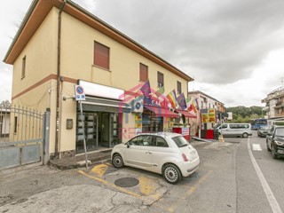 Negozio in Affitto a Ardea, 750€, 50 m²
