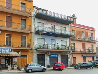 Appartamento in Vendita a Acireale, 125'000€, 146 m²